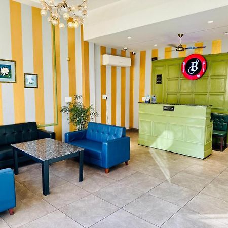 Hotel Golden Fern Patiāla Kültér fotó