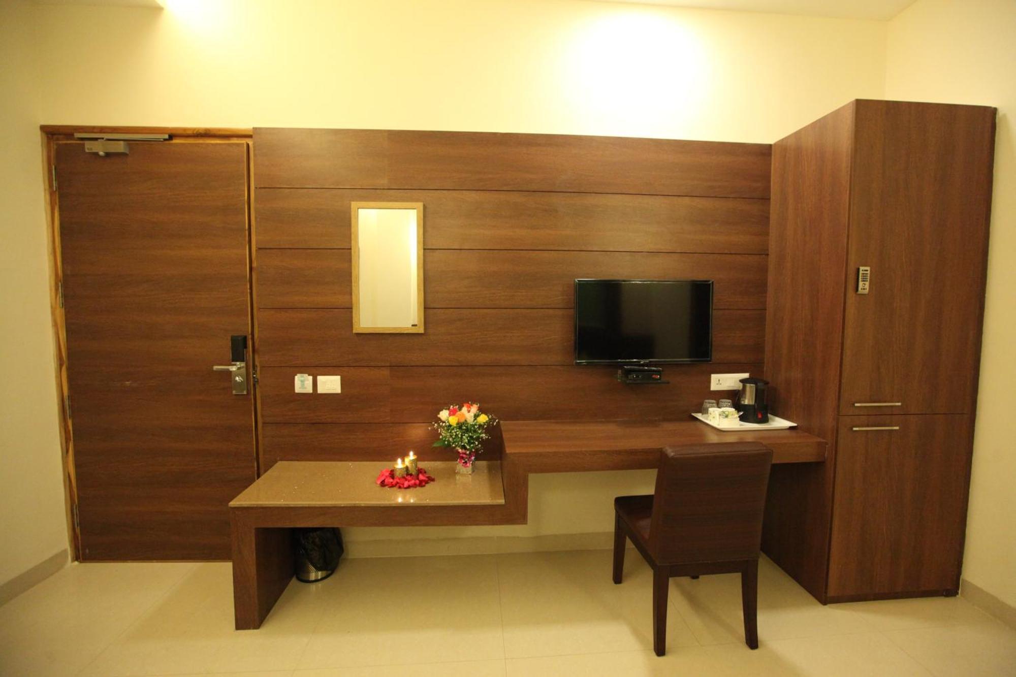 Hotel Golden Fern Patiāla Kültér fotó